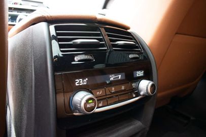 Car image 38