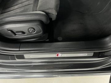 Car image 37
