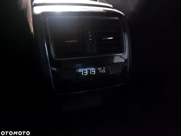 Car image 40