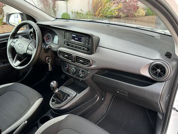 Car image 11