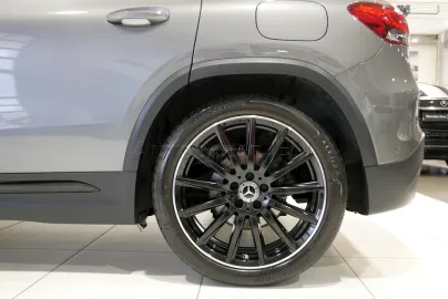 Car image 26
