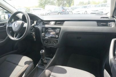 Car image 17