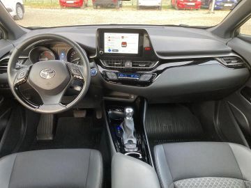 Car image 15