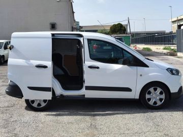 Car image 17