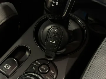 Car image 35