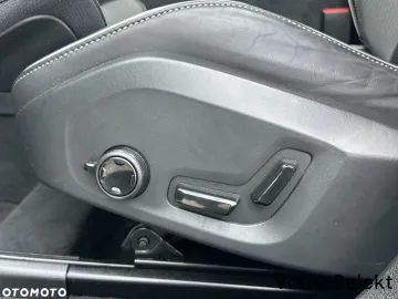 Car image 40