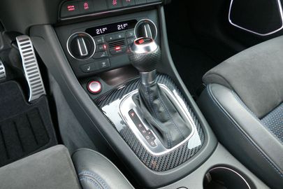 Car image 26