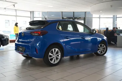 Car image 4