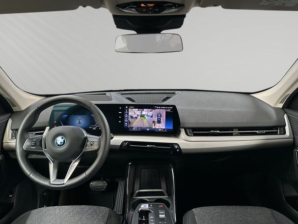 BMW iX1 xDrive30 230 kW image number 6