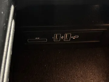 Car image 34