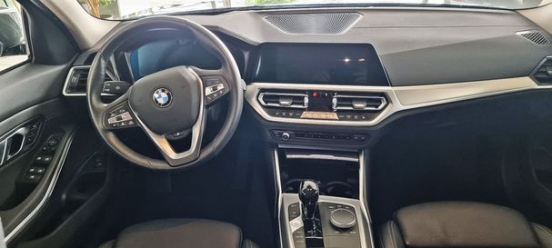 BMW 330d Touring xDrive Luxury Line 195 kW image number 4