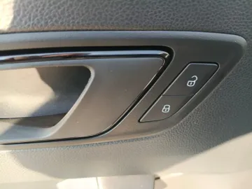 Car image 38