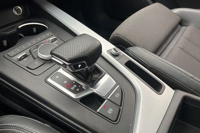 Car image 26