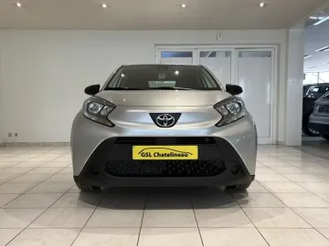Car image 4