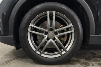 Car image 27