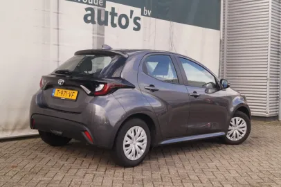 Car image 4