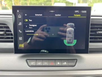 Car image 32