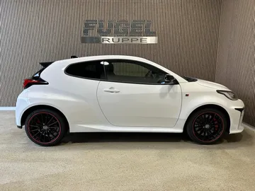 Car image 25