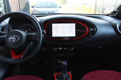 Car image 12