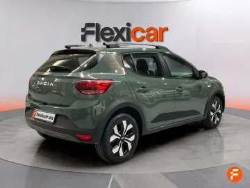 Car image 3