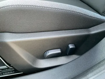 Car image 34