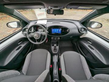 Car image 12