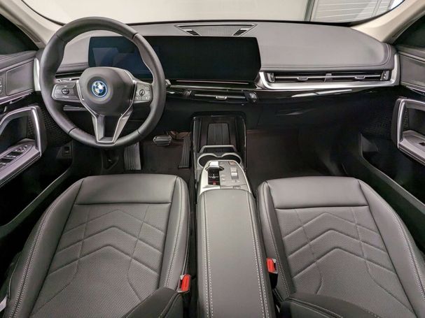 BMW iX1 xDrive30 xLine 230 kW image number 9