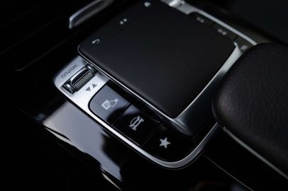 Car image 37