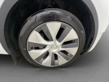 Car image 32