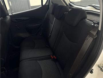 Car image 28