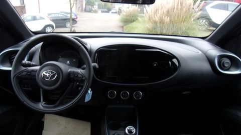 Car image 11