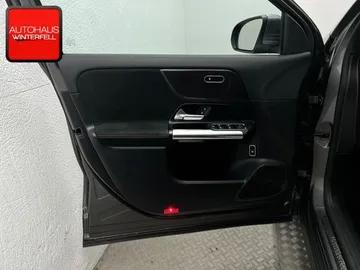 Car image 33