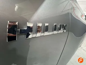 Car image 32