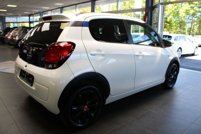 Car image 4