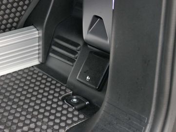 Car image 38