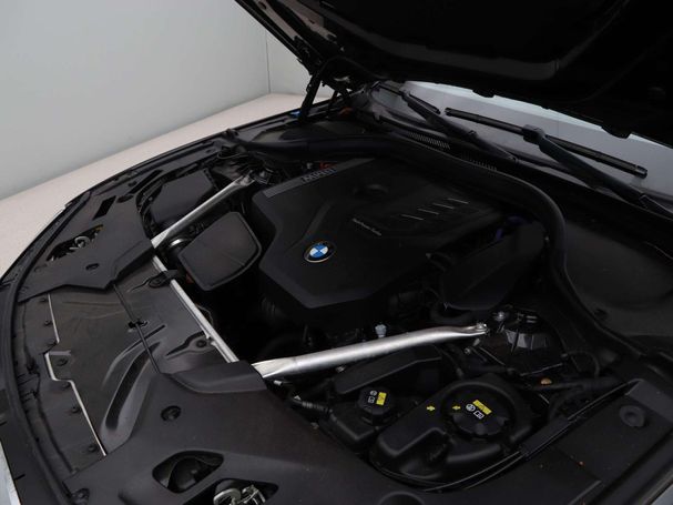 BMW 520i Touring 135 kW image number 2