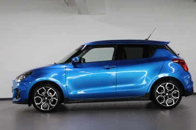 Car image 4