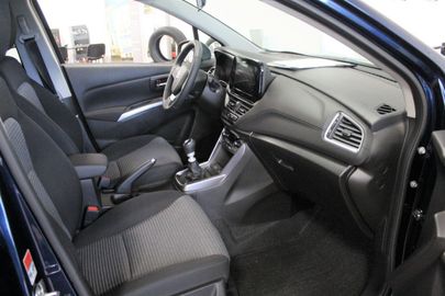 Car image 11