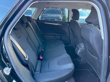 Car image 24