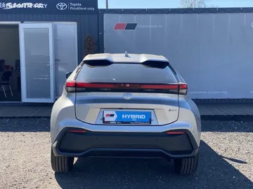 Car image 5