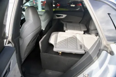Car image 32