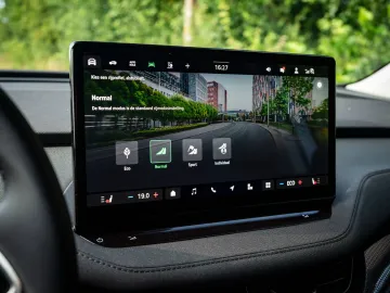 Car image 33