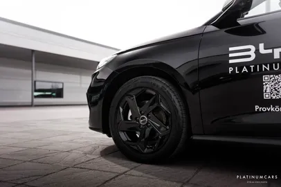 Car image 26