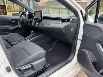 Car image 10