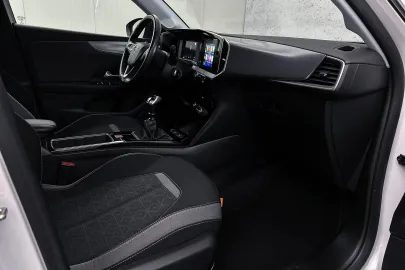 Car image 34