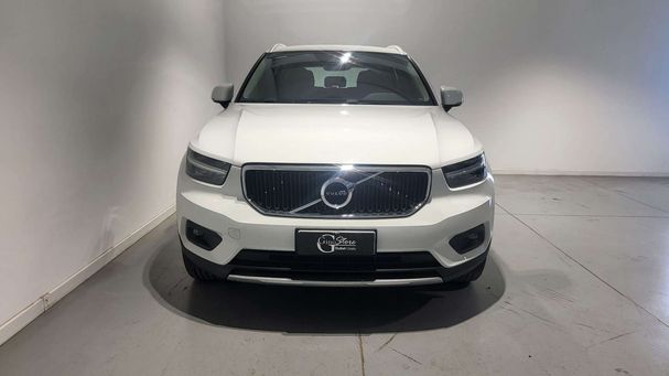 Volvo XC40 T3 Momentum 120 kW image number 2