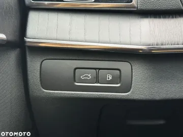 Car image 34