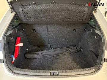 Car image 32