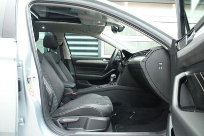 Car image 37