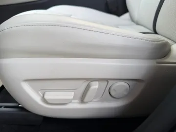 Car image 32